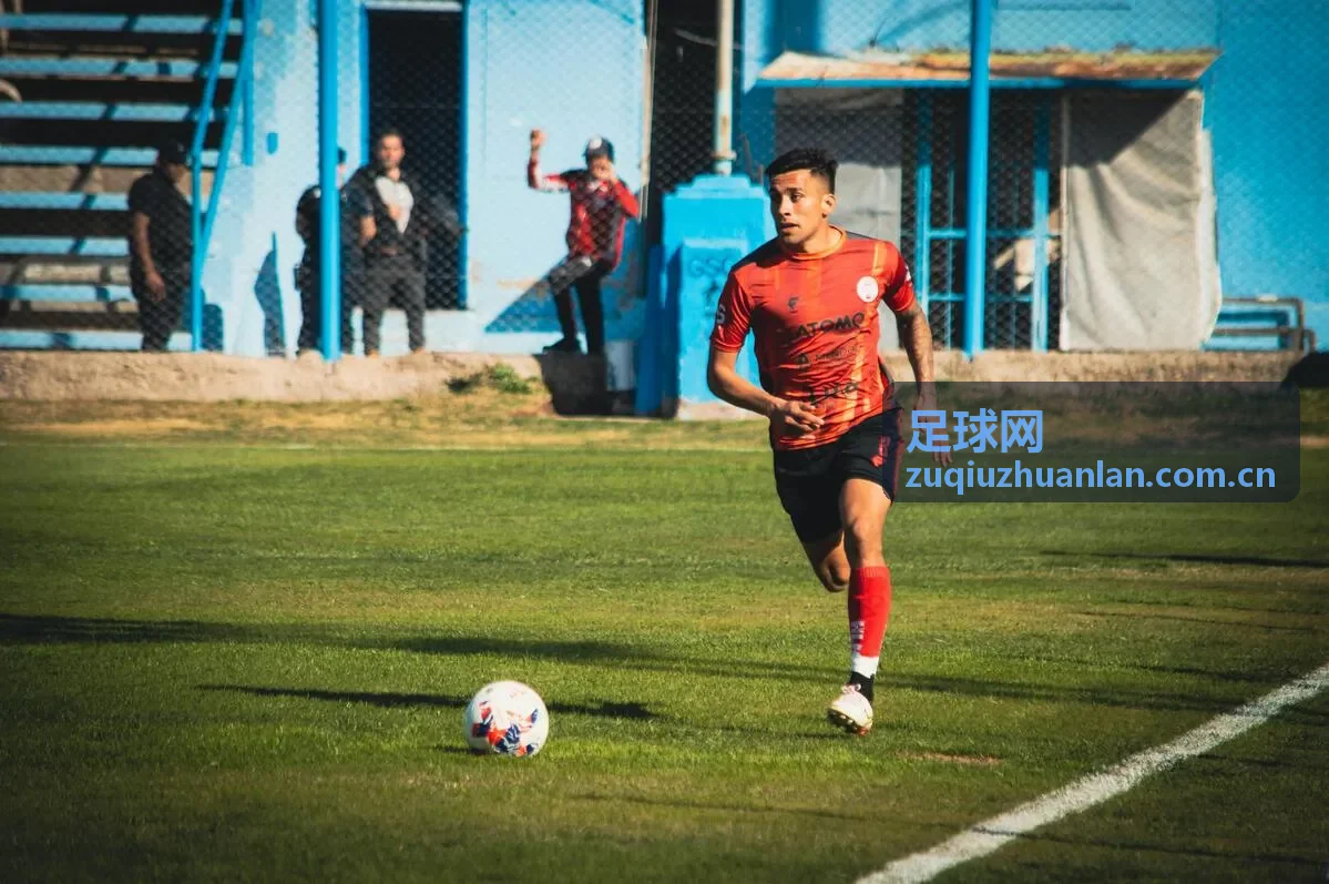 足球网青训守门员教练